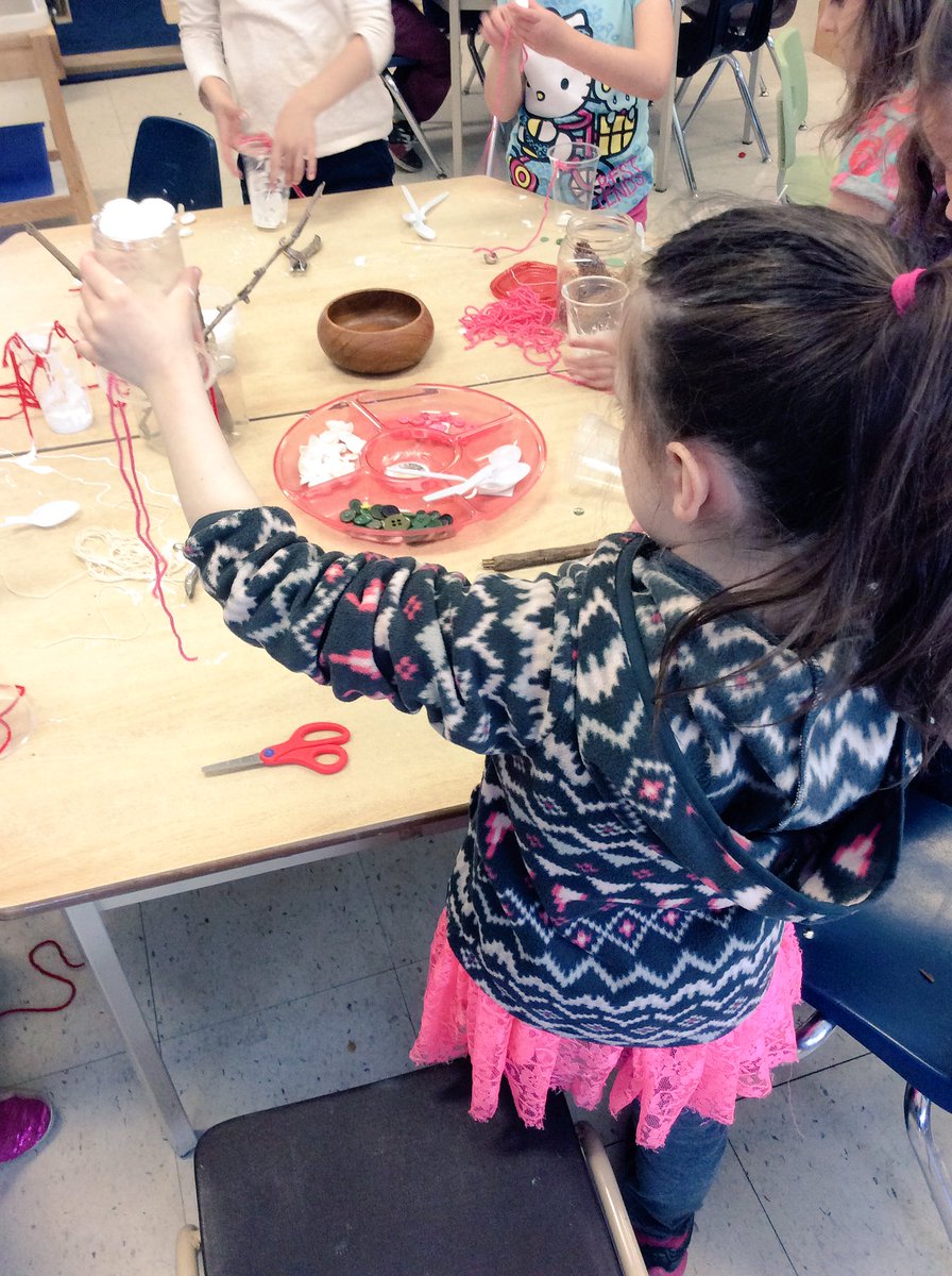 miss_arruda's tweet photo. Students working hard on their wind chimes #fdk #reggioemilia #windinquiry https://t.co/XyYfyEQl97