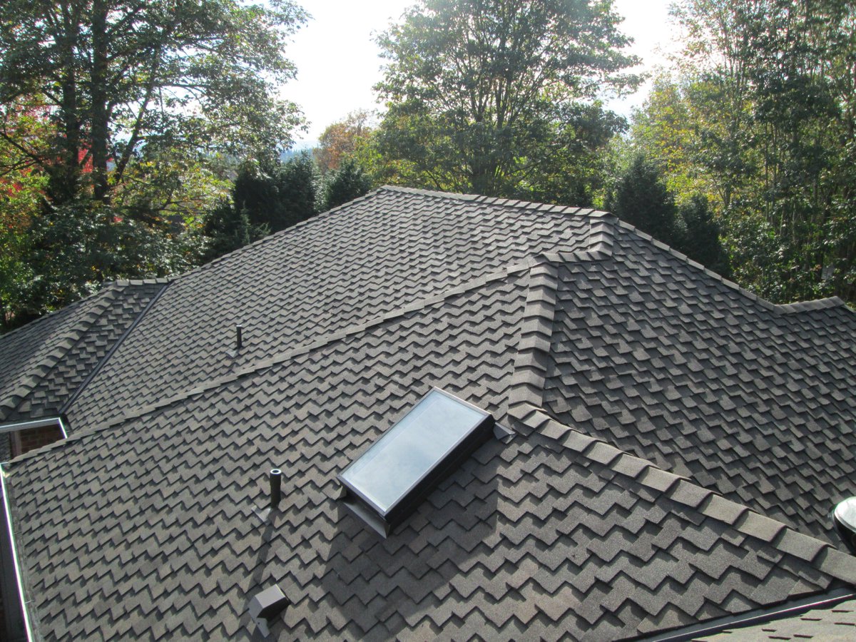 NorthCreekRoof's tweet image. #CertainTeed Presidential Shake TL #Shingles(Autumn Blend)&amp;amp;#SolaTube @CertainTeedRoof @CertainTeed @NWNaturalLight