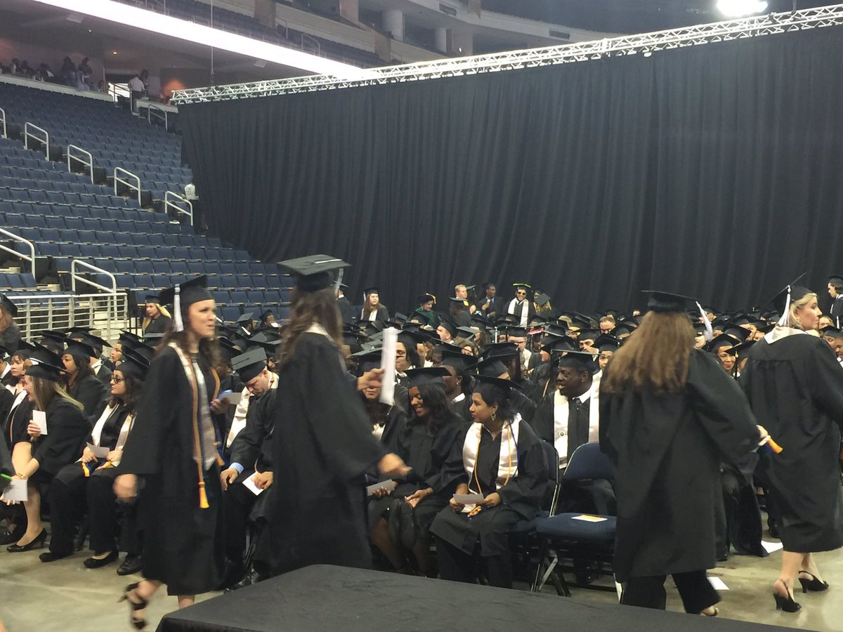GallucciKris's tweet photo. #GTCGrad getting ready https://t.co/KvXYa9YiQN