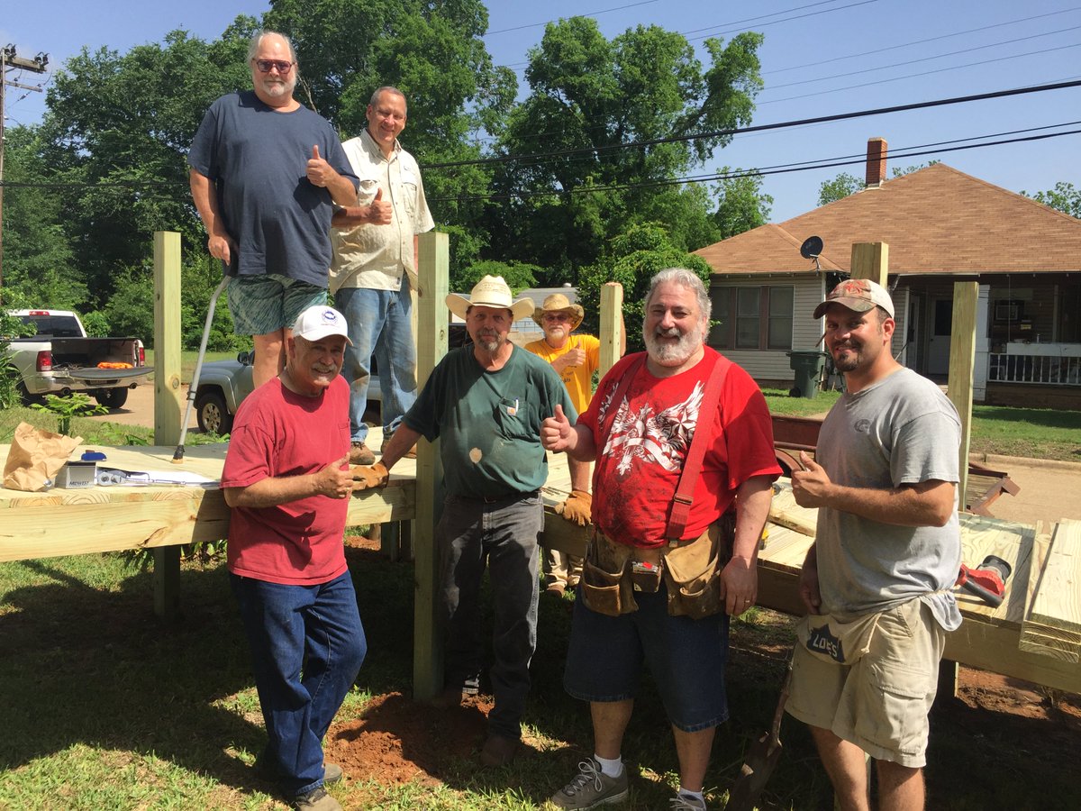 FCCrocks's tweet photo. FCC men building a handicap ramp for a local Nacogdoches resident. #LoveofChrist #Handsandfeet #FCCrocks https://t.co/zkKj6CQaP0