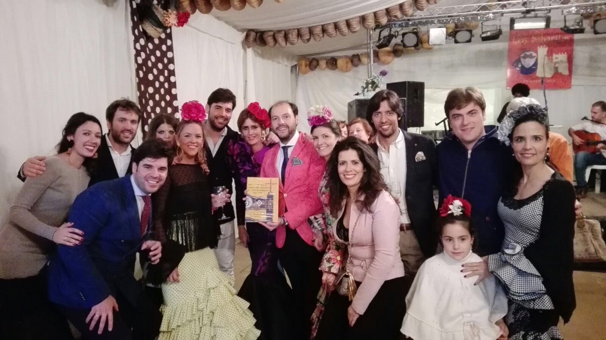 Nuestra caseta, premio al cambio más notorio de la Feria 2016!! Oleee 👏🏼👏🏼