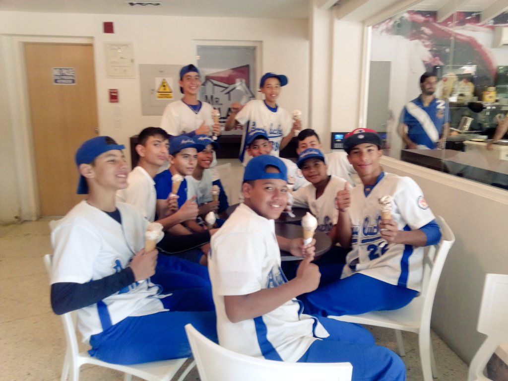 tuturitamarmar's tweet photo. Orgullosa de ustedes. Van a llegar a grandes. #Aguiluchos #NacionalesPreJunior #Junior2016 https://t.co/HquFoY1Yrl