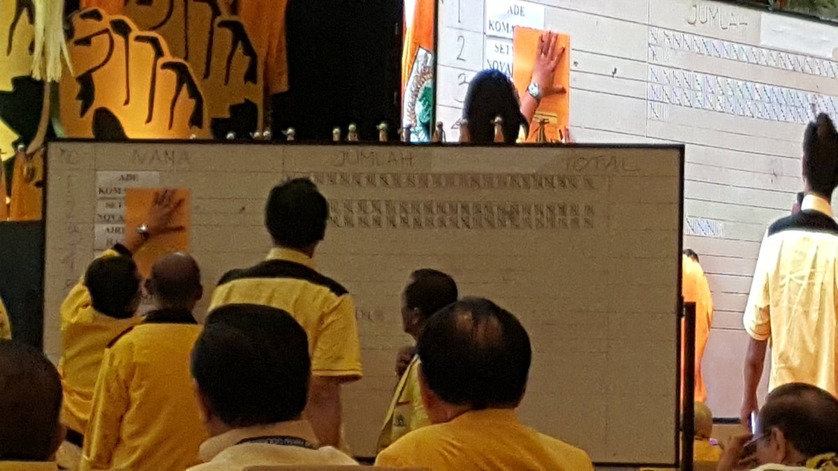 Suara SN sudah 2x lipat daripada suara Akom. Sampai papan tulis tidak muat lagi.