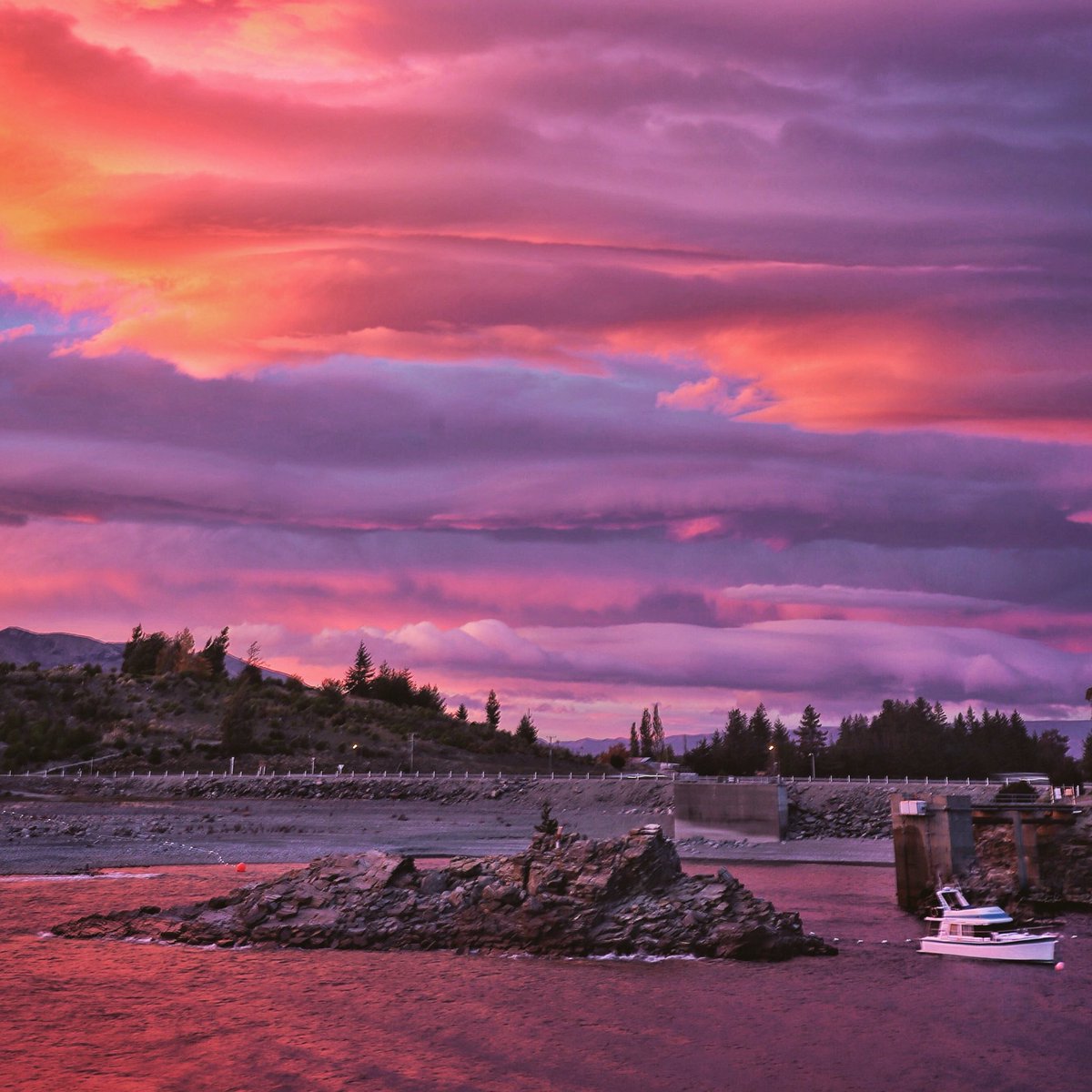 Need to work on getting up earlier for sunrises! So not a morning person but yeow look how it pays off! #nzmustdo