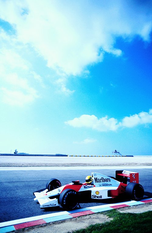 SennaImages's tweet photo. Ayrton Senna, McLaren MP4/5B - 1990. #F1 https://t.co/wmABF7JJhz