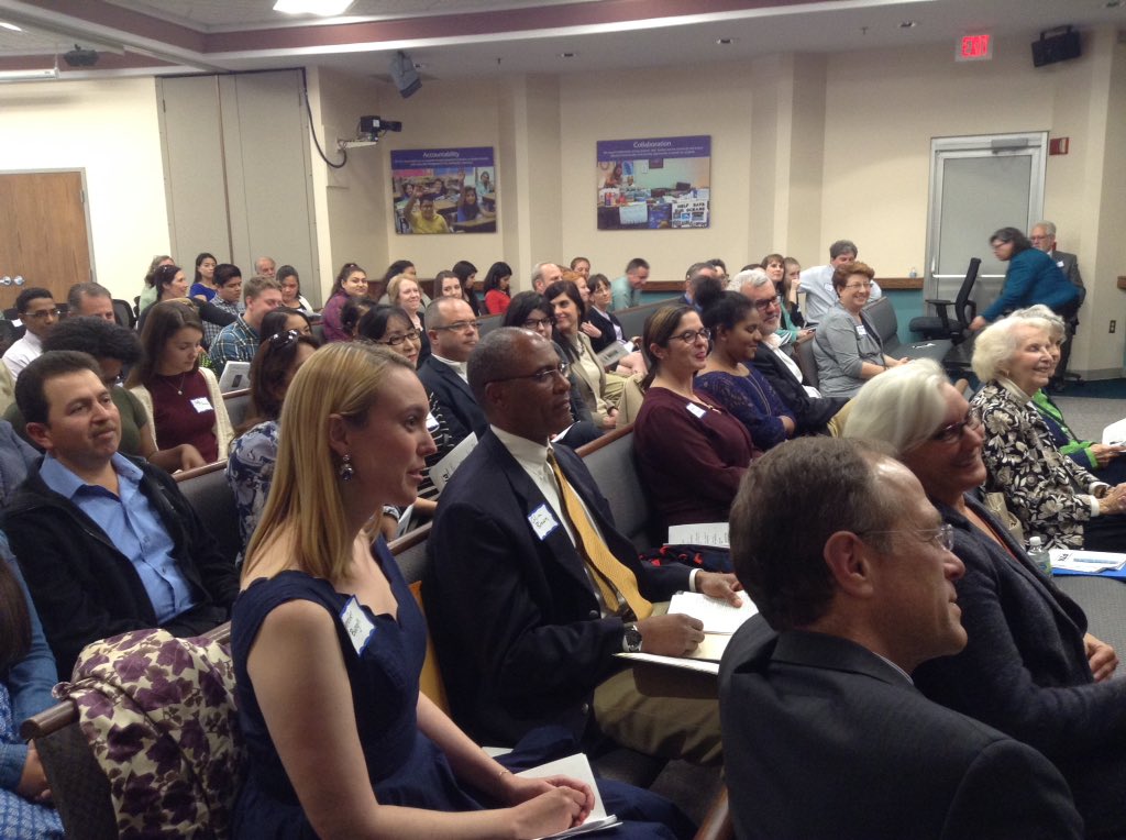 APSVirginia's tweet photo. 25 Ss received scholarships fr the Arl Retired Ts Assoc, Arl Ed Assoc, Arl Civic Fed Fund for Ts & indiv school PTAs https://t.co/X7REt7JDYI