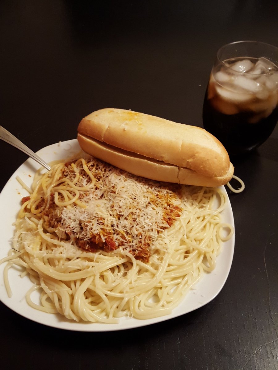 HomeWithAneta's tweet photo. @mayahoodblog I got munchies 😬#LeftoversForDays #AndDays #nomnomnom https://t.co/h6CMgj294N
