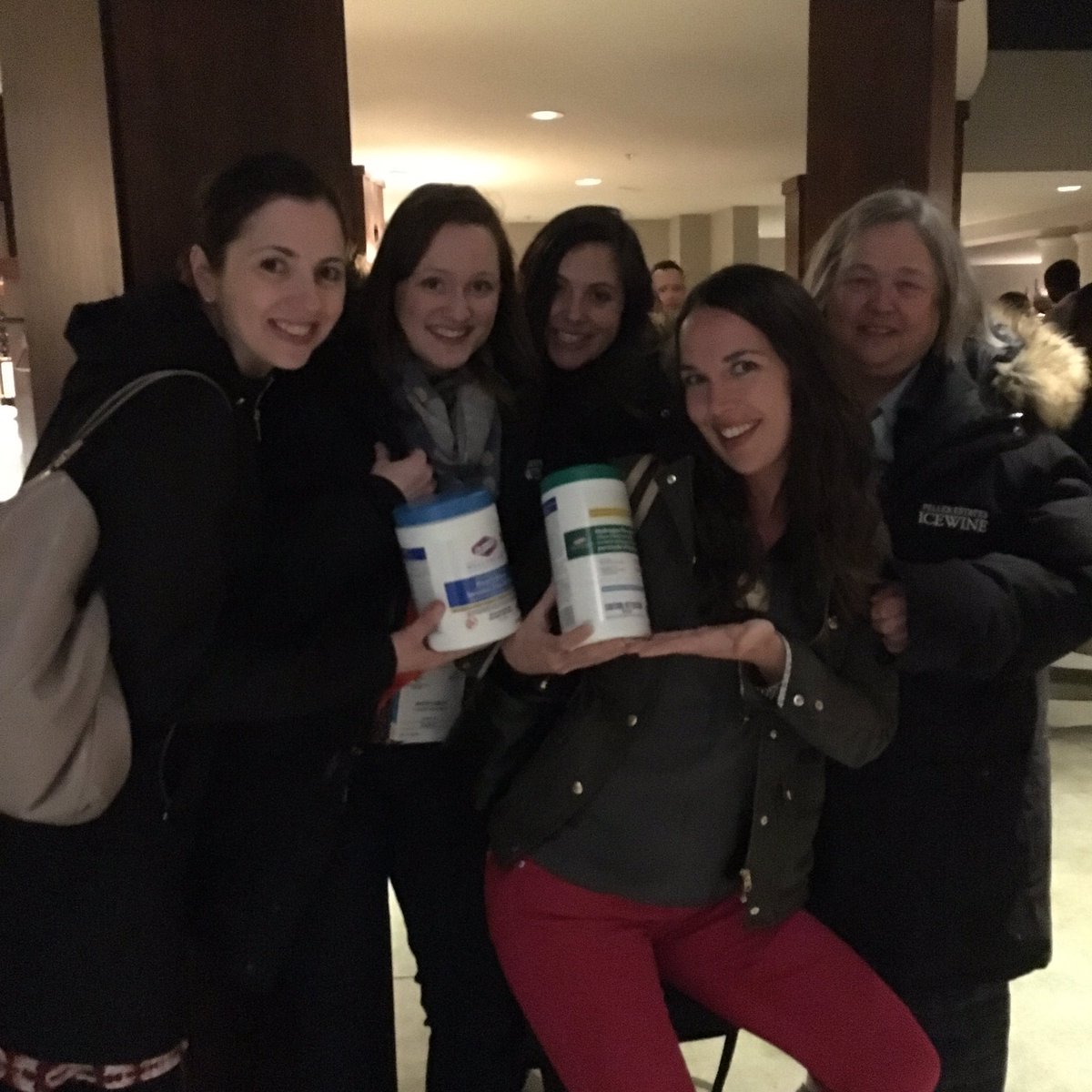 CorpusCarla's tweet photo. Sparkly clean with Clorox #PellerEstate #10below @barleychironda @SaltNVS @StefaniaClout https://t.co/K3QdGo6JLK