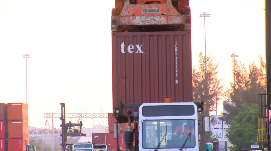 CBS12's tweet photo. JUST IN: This is the container holding the missing teen boaters' boat #FindAustinAndPerry https://t.co/o4LxPo9ygZ https://t.co/EcWHvVsXKI