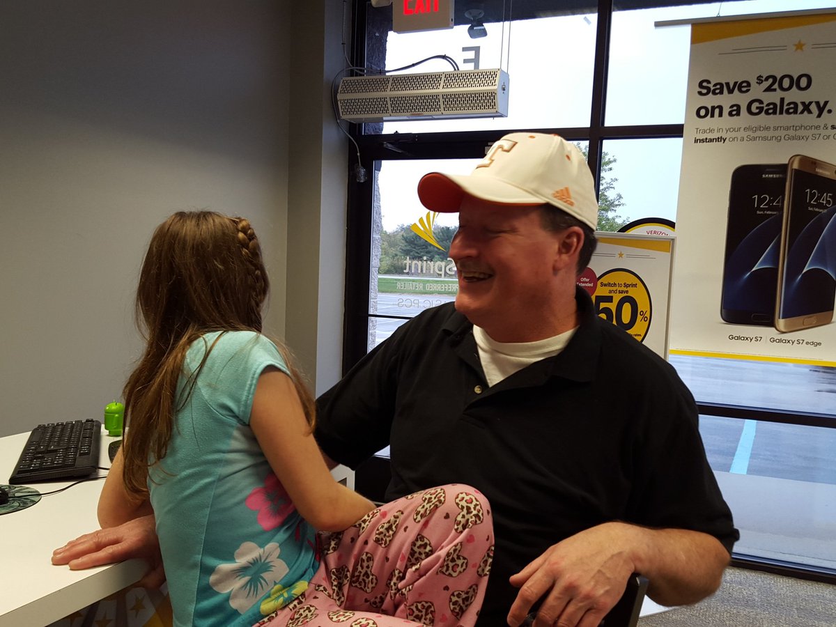 SprintMuskegon's tweet photo. #upshow #basicpcs Brooklyn hanging out with Grandpa @SprintMuskegon @basicpcs https://t.co/vion6M5H2e