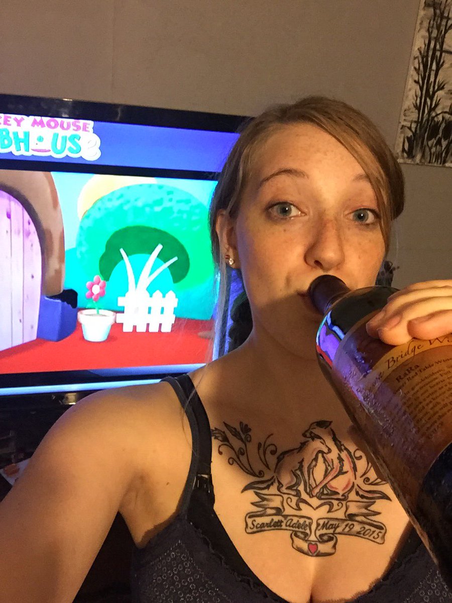 AllisonT824's tweet photo. Today's mystery mouskatool! #mickeymouse #wine #momlife #entrepreneur #makeupmom https://t.co/eCj0zZrm5O