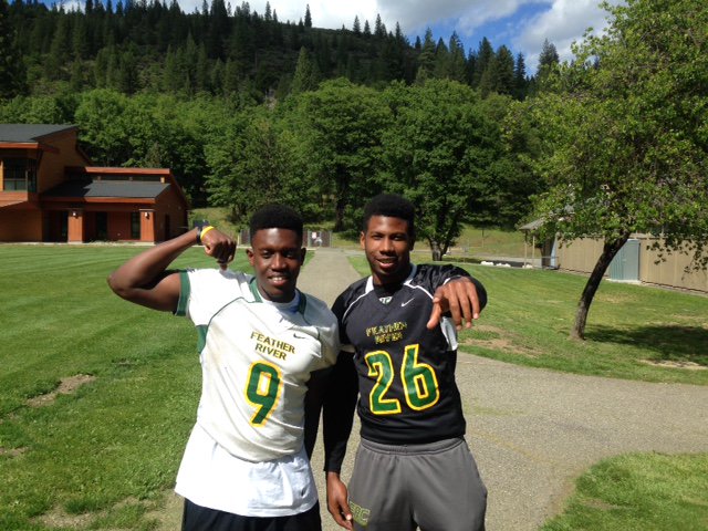 TomSimi's tweet photo. Captains of the Golden Eagle Football Team!
@LivingDream_ and @mvp_barnes  #proud #coreguys #ALLIN https://t.co/tVGRaog5Dz