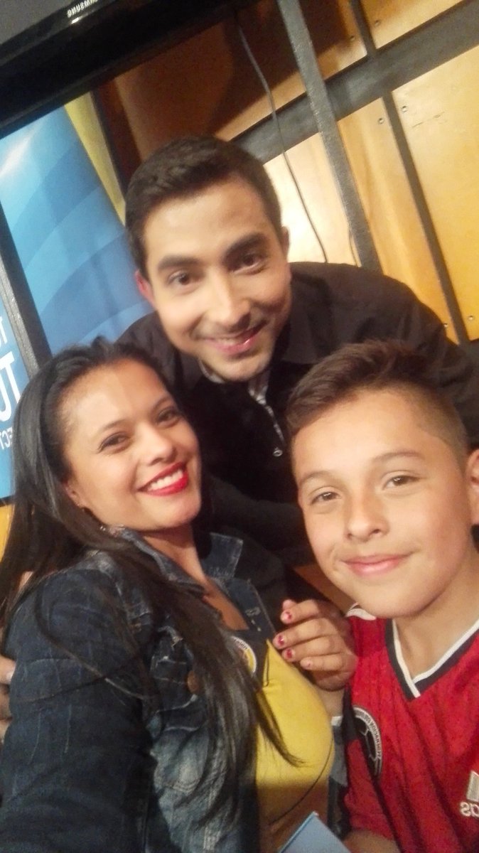 japo222's tweet photo. #futboltotaldirectvselfie#jugadorrexona con director de.humo luis Carlos. https://t.co/Ri1zmzfeyE