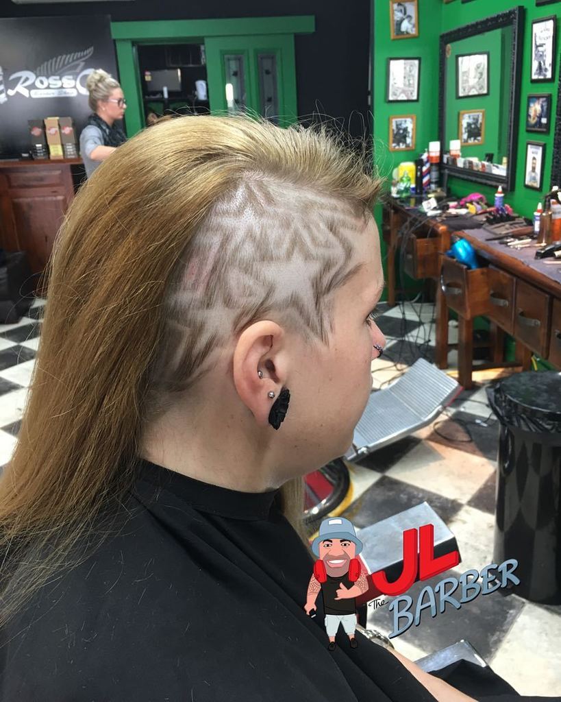 allfemalemodel's tweet image. Quick sideboard action 🌟⭐️✨ #waggawagga #femaledesign #femalecuts #femalemodel #stars #stardesign #wahlpro #wahlaus…