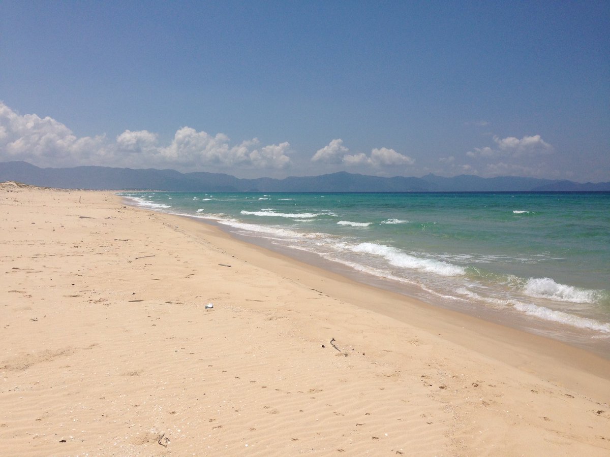 espressobreakk's tweet image. | Travel | Kms of empty, stunning beach at Sandbar, north of #nhatrang,#vietnam . #travel #sea #beach #secluded