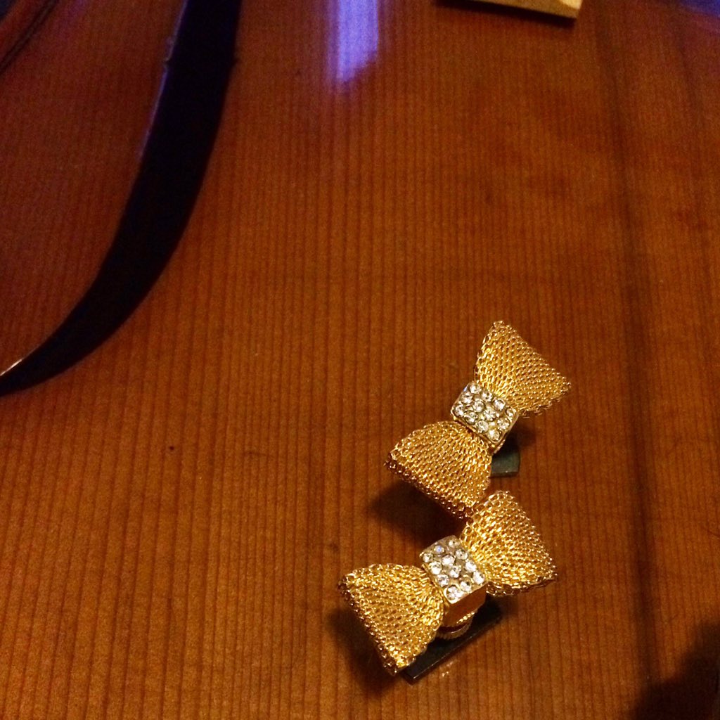 It's showtime, put on your bow tie #luxitune #finetuner for #violin #Viola