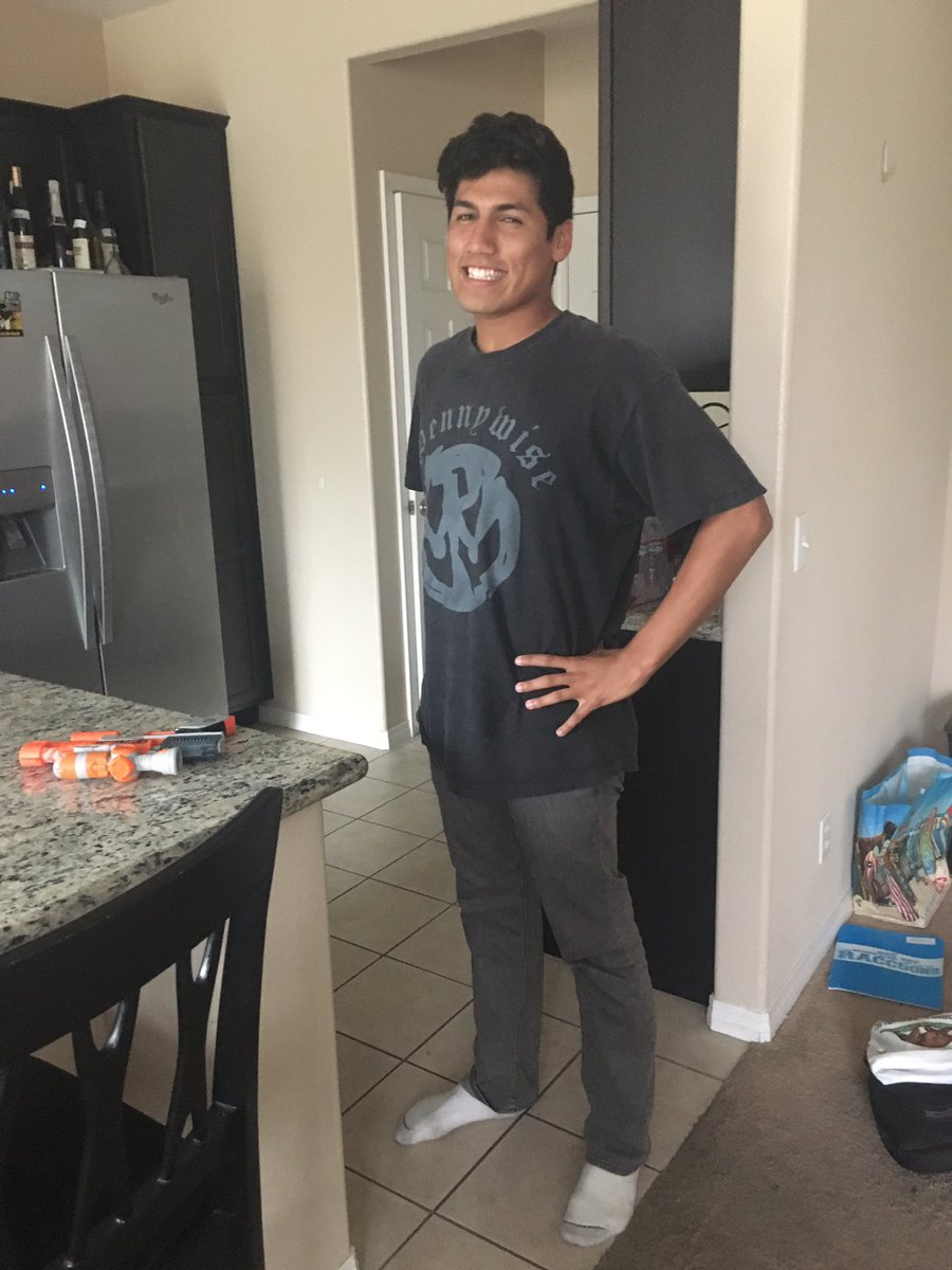 cesaramirez692's tweet photo. Senior pics 2016 https://t.co/mQyTzoarz9