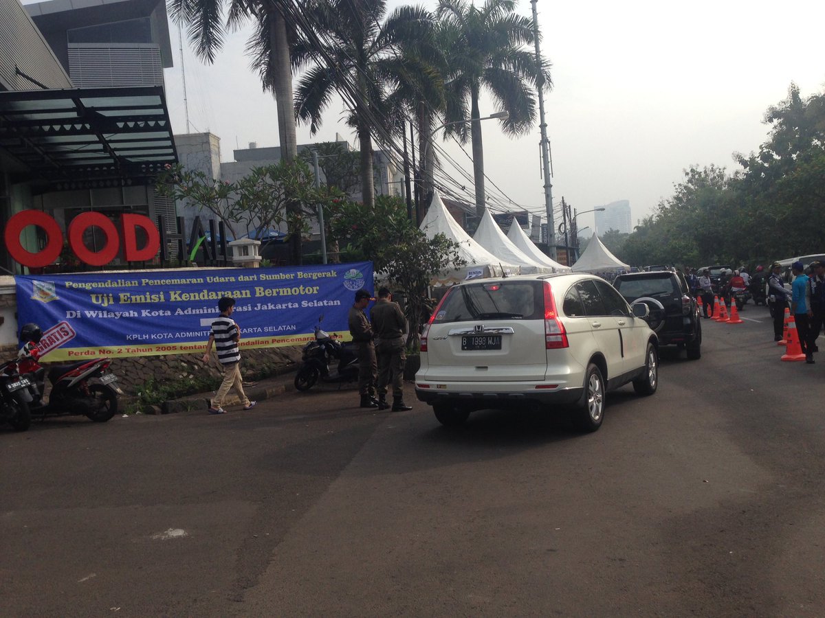 thamrinMHT's tweet photo. Uji emisi kendaraan gratis di jl karang tengah raya dpn food hall jakarta selatan @TMCPoldaMetro https://t.co/5LP1DSReVr