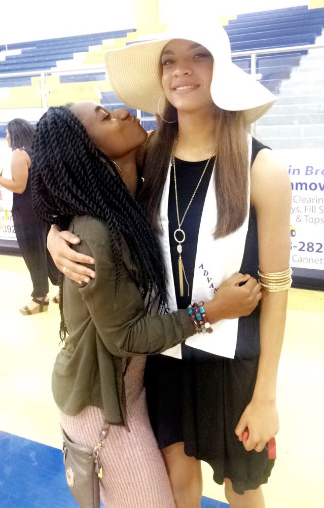 karrrmaaa_'s tweet photo. Baby girl, around this time last year I was being the best "big sister" I could be. Now it's Nannah's turn. 😘👼🏽💙 https://t.co/qHEEolSEVE