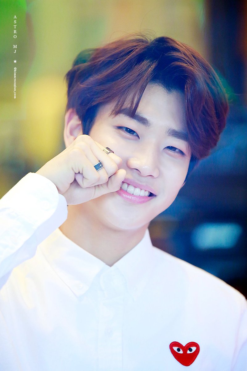 kimmyungjun_com's tweet photo. 라디오한다고 ㅅㅑㅅㅑㅅㅑ❤❤❤ #아스트로 #MJ #엠제이 #명준 #ASTRO @offclASTRO @fantagiomusic https://t.co/sSYt8z3aJO