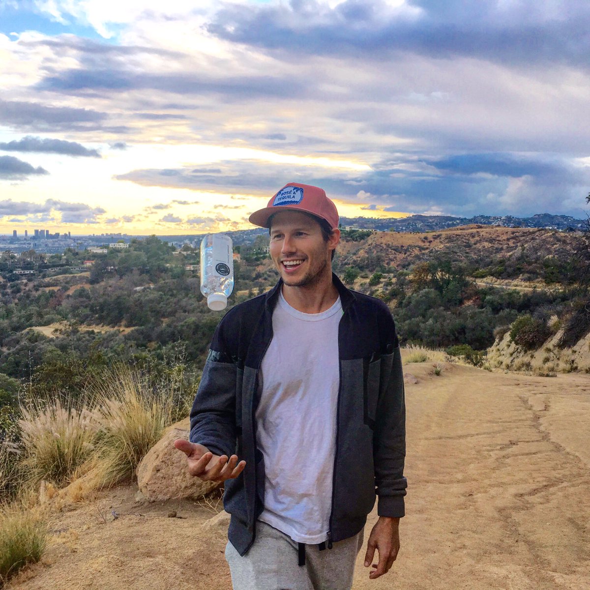 How much water have you drunk today...? #LostInLA <a href="/discoverla/">Discover Los Angeles</a> <a href="/DundasFit/">DundasFit</a> #DundasFit