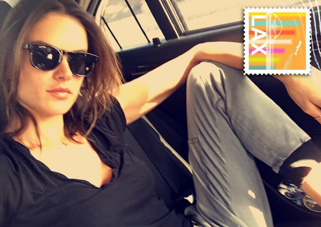 MODELSTAGRAM's tweet photo. #Alessandra Ambrosio# @alessandraambrosio : Let's go ✈️✈️✈️ wearing the most comfy jeans by #replay #hyperfree https://t.co/sLH1zqizBZ