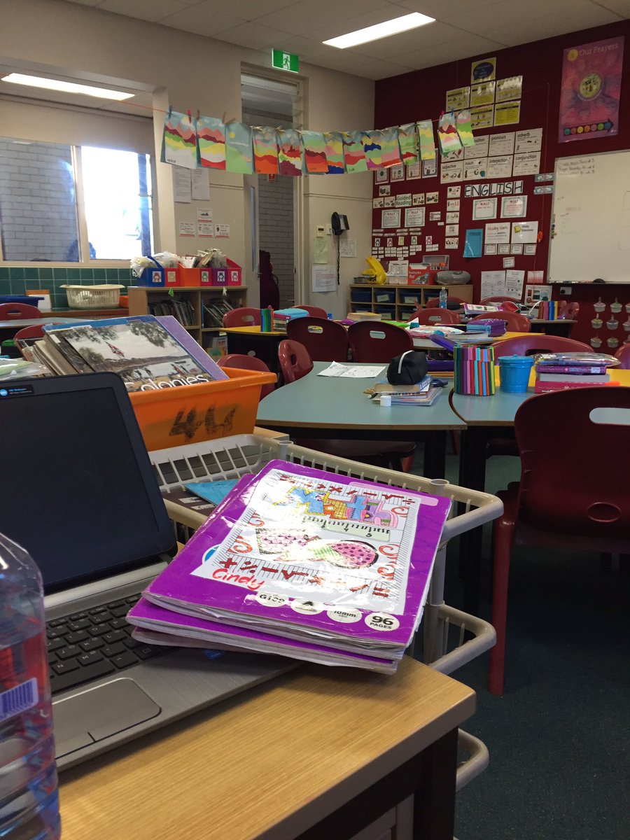 Rebeccaelaro's tweet photo. Had another lovely day at a new school today 😊 #ACUedu_p https://t.co/MF4w5mwrbs