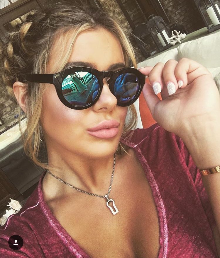 elsiesobomb's tweet photo. I don't know how to talk to you. I just know I found myself getting lost with you... https://t.co/Ecggctz1fH