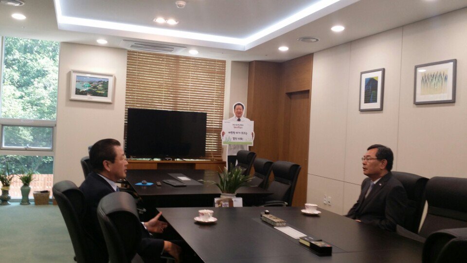 #성남시 분당구보건소 명재일 소장이 분당서울대학교병원을 방문하여 질 높은 시민건강의료서비스와 재난대응체계 구축을 위해 긴밀한 소통협력을 당부하였습니다. 시민의 안전과 건강을 위해 최선을 다하겠습니다.