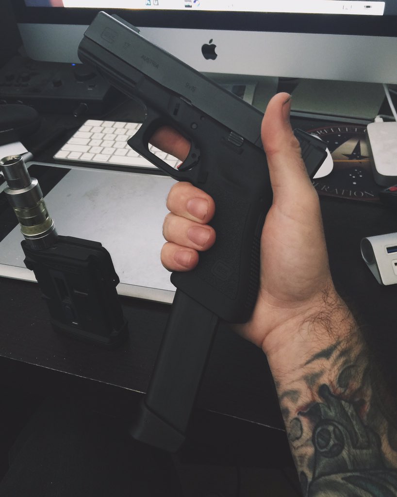 DeeJaysGuns's tweet photo. It's pinned... I promise...
#glock17 #guns #9mm #glock https://t.co/NyN4OJ0CLg