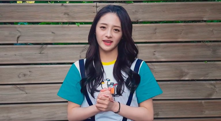 jieqiongallery's tweet photo. [CAP] 160517 - Jieqiong for SK Telecom #IOI #아이오아이 https://t.co/W4Ehzo0vsK