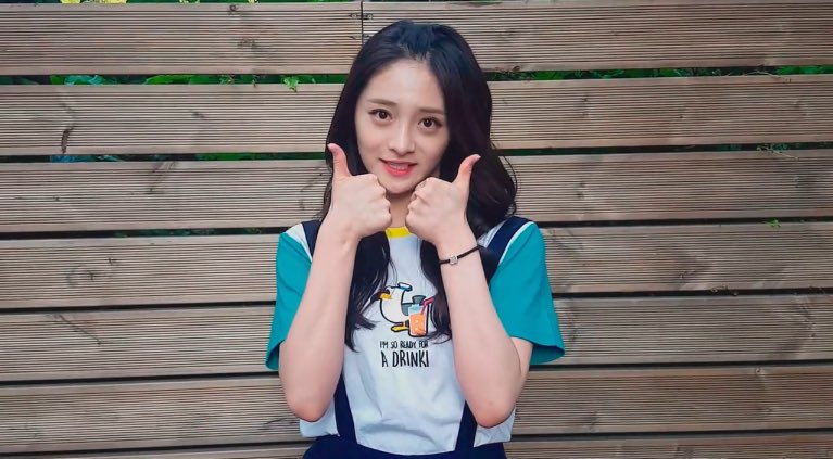 jieqiongallery's tweet photo. [CAP] 160517 - Jieqiong for SK Telecom #IOI #아이오아이 https://t.co/W4Ehzo0vsK