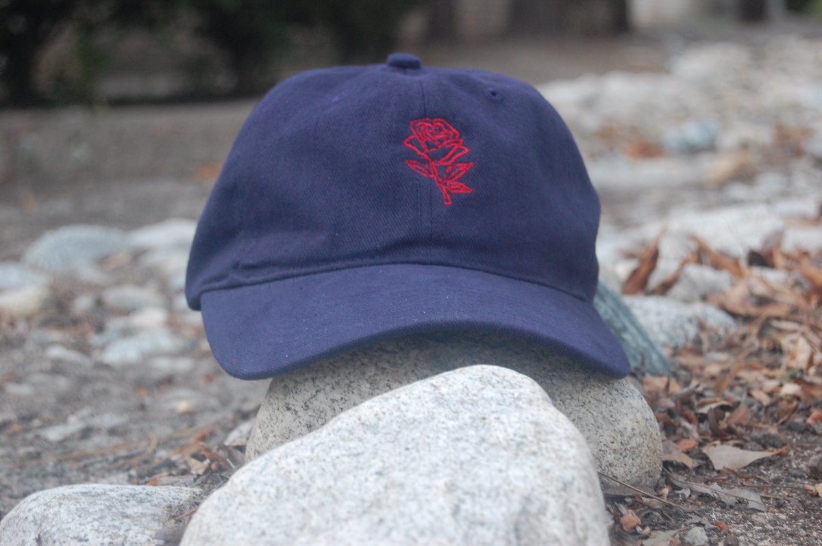CapaholicsStore's tweet image. Vintage Navy Cap with red rose available on Capaholics.com

#streetwear #fashion #rose #dadcaps