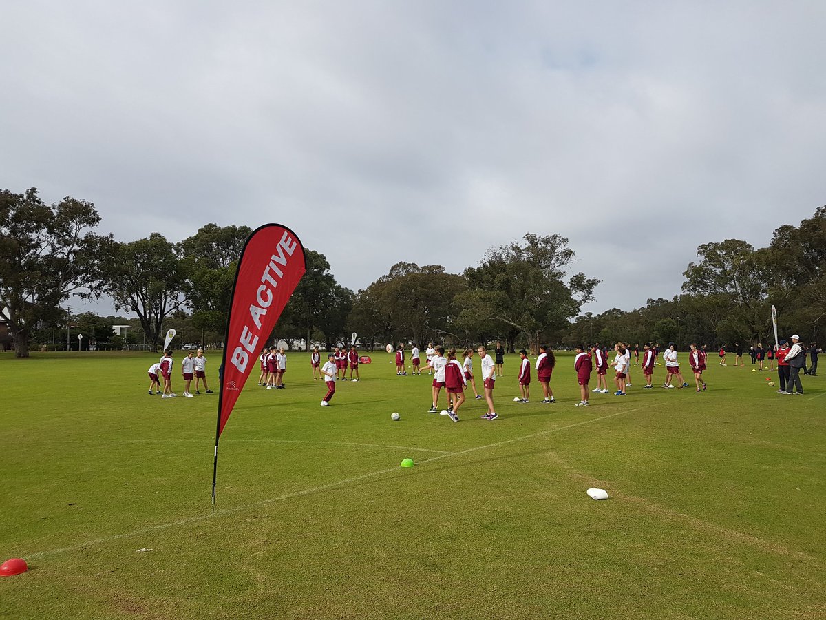 mitchjbrad2's tweet photo. Coaching session at Year 7/8 ACC Lightning Carnival. @touchfootballwa #BeActivePlayTouch https://t.co/zlpKaUgq8v