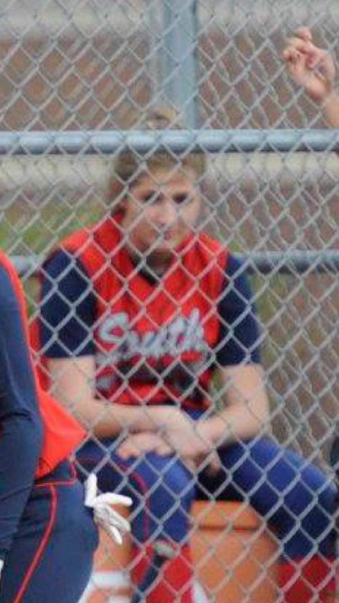 syddgaripay's tweet photo. "when @alyssakendalll always looks like she's contemplating the theory of relativity" https://t.co/meLwVK73yn
