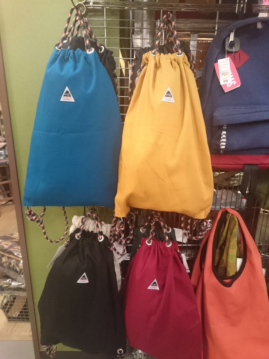 ヴィレッジヴァンガード高知店 高須 در توییتر おしゃれナップサックに新柄登場 やっぱカモフラははずせないっしょ 無地カラー 3800円 税抜 デニム カモフラ 4800円 税抜 やっぱ俺買おかなー 過去ツイートhttps T Co O8hfgshnke