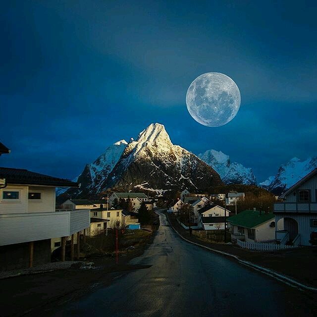 chaebae's tweet photo. Full Moon in Reine, Norway😊💙 📷: @kyrenian
#crossfit #crossfitgirls #crossfitgames #bodybuilding #bodybuildingmotiva… https://t.co/s9A161epPA