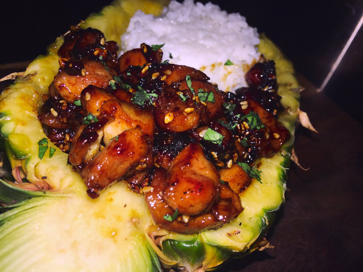 thetrillgent's tweet photo. homemade pienapple chicken bowls. ๐ก https://t.co/ESje7Yzws8