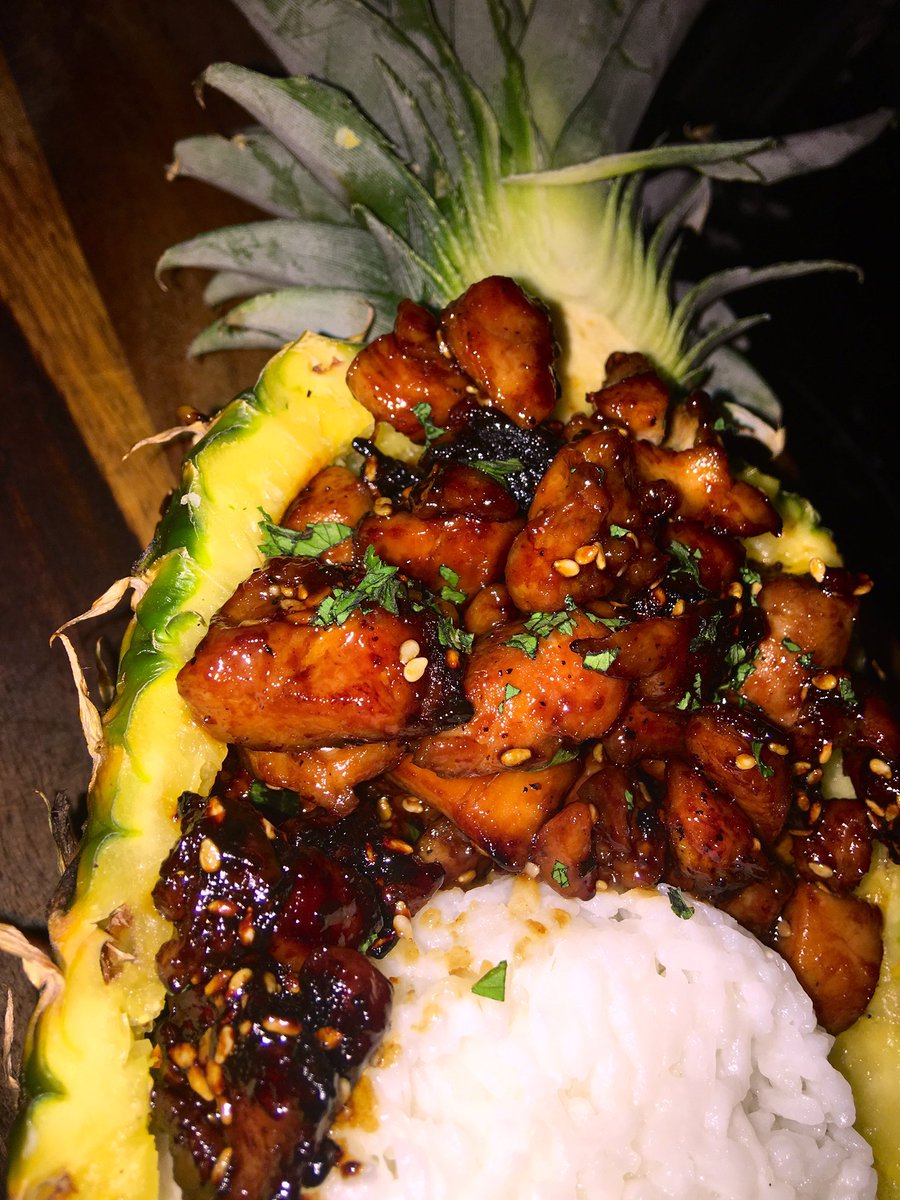 thetrillgent's tweet photo. homemade pienapple chicken bowls. ๐ก https://t.co/ESje7Yzws8