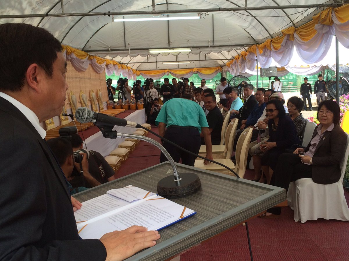 anuthee's tweet image. (2) บรรยากาศพิธีรำลึกและสดุดีวีรชน ครบรอบ 24 ปีเหตุการณ์พฤษภาประชาธรรมปี 2535 ญาติ-บุคคลสำคัญร่วมพร้อมหน้า