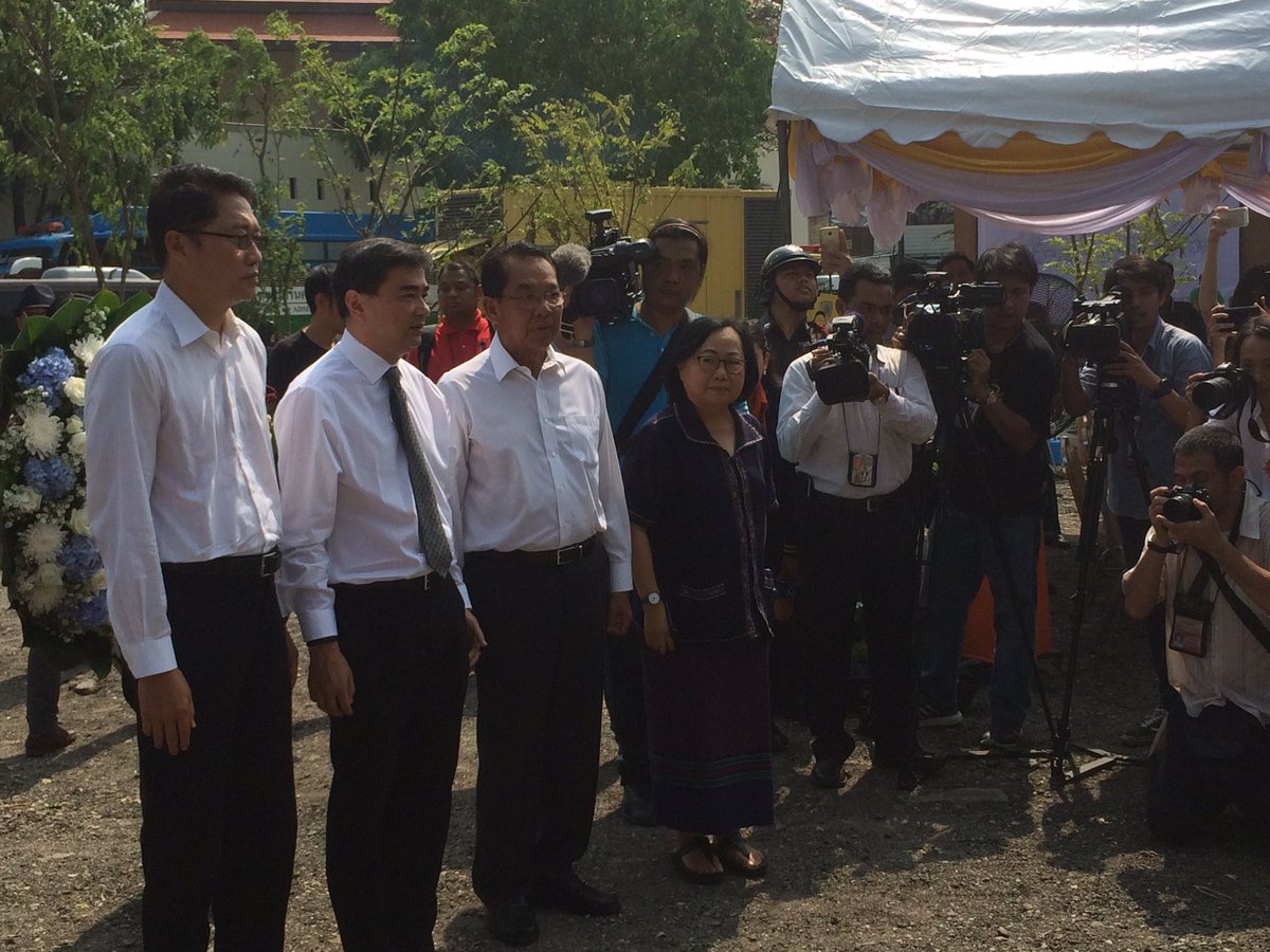 anuthee's tweet image. (2) บรรยากาศพิธีรำลึกและสดุดีวีรชน ครบรอบ 24 ปีเหตุการณ์พฤษภาประชาธรรมปี 2535 ญาติ-บุคคลสำคัญร่วมพร้อมหน้า