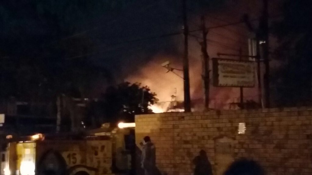 Tukynapy's tweet photo. Reitero: Incendio de gran magnitud en la fábrica de levaduras Copalsa (Capiatá) fotos: @robertoperezpy https://t.co/hZXjCQAtUd