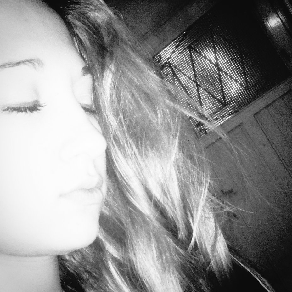 eriimolinaok's tweet photo. Que cagaso la historia lpm. #ruidopop.#trasnocheparanormal  #TrasnochePop https://t.co/dIIY4bmJux