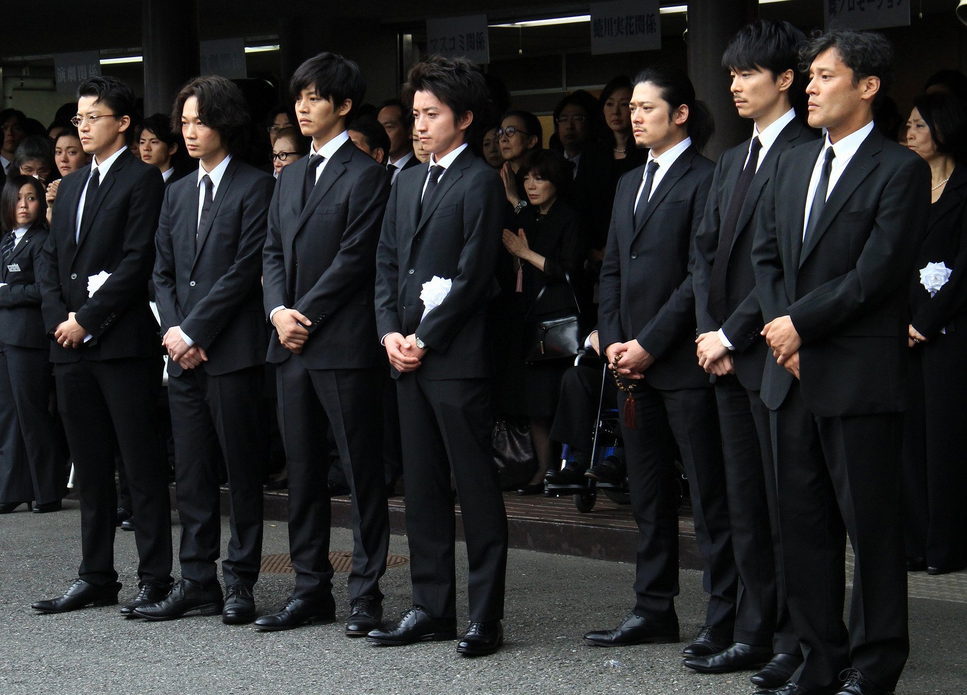 Jean Yeh U Tvitteri 蜷川幸雄さん告別式 小栗旬 綾野剛 松坂桃李 藤原竜也 高岡奏輔 長谷川博己 横田栄司 Jean Yeh U Tvitteri 蜷川幸雄さん告別式 小栗旬 綾野剛 松坂桃李 藤原竜也 高岡奏輔 長谷川博己 横田栄司