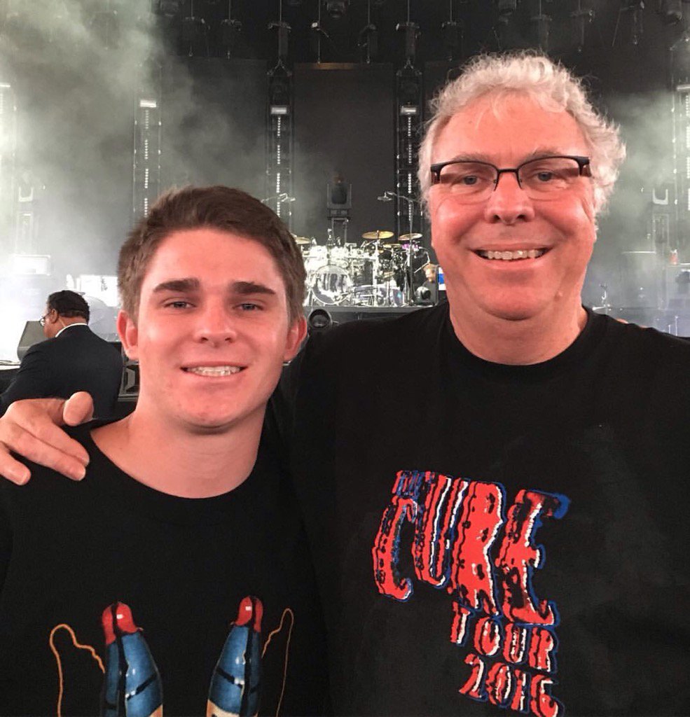 MaureenBig's tweet photo. @RobertSmith 4th row seats in Dallas. Took my dad for his 60th bd. #cure2016 #itwasfire https://t.co/iPwNcMpjiZ