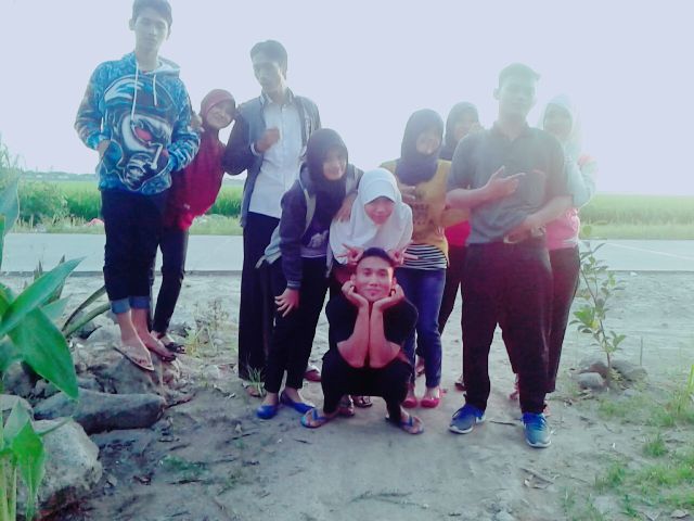 AryokoFhetty's tweet photo. Seru*an bareng kawan* kerja https://t.co/oO408ZzdN7