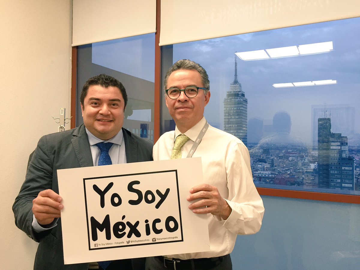 sofia_orozco's tweet photo. Dr Cabrera, presidente del capítulo Singapur @MX_SG de la @Redglobalmx se suma al movimiento #YoSoyMexico https://t.co/cNtJv0u6CF