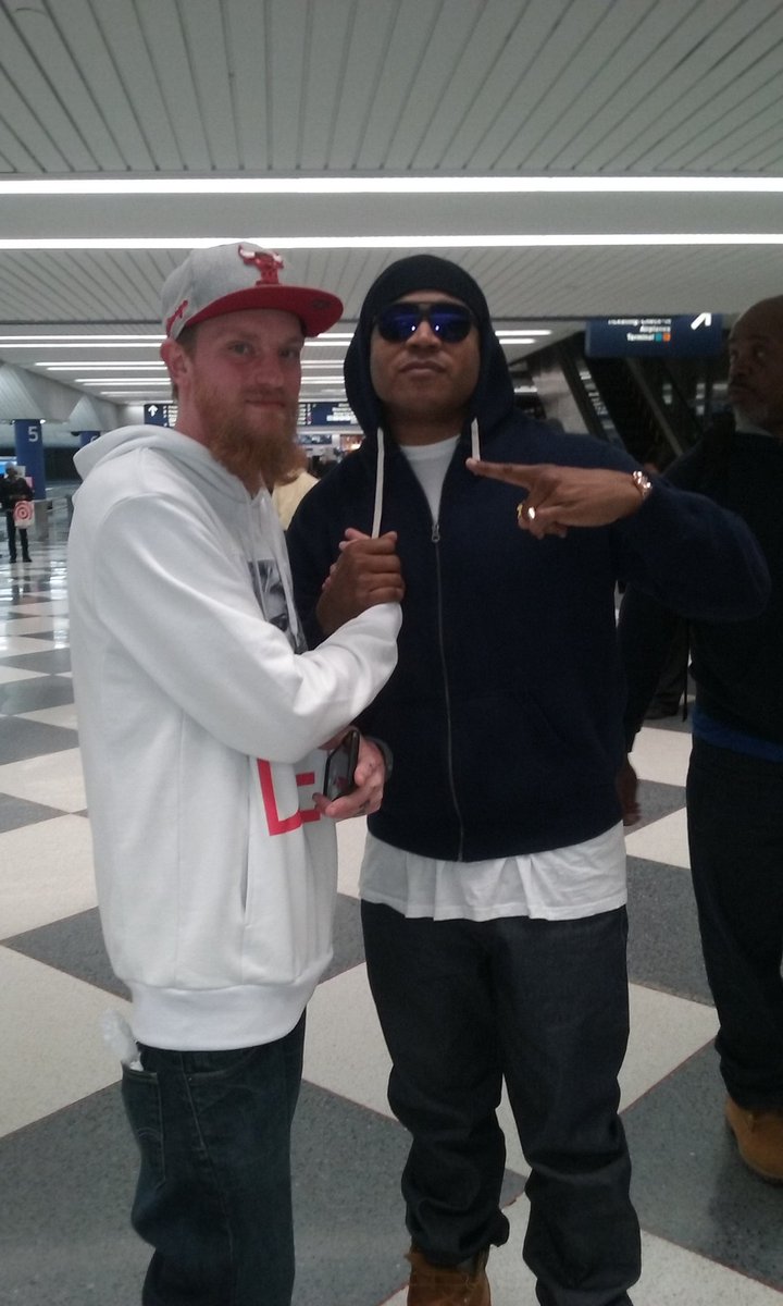 highclasshoodlm's tweet photo. Thanks @llcoolj for taking a minute for a pic. As a long time fan it was an honor meeting a true #Legend https://t.co/ragoA5cth0