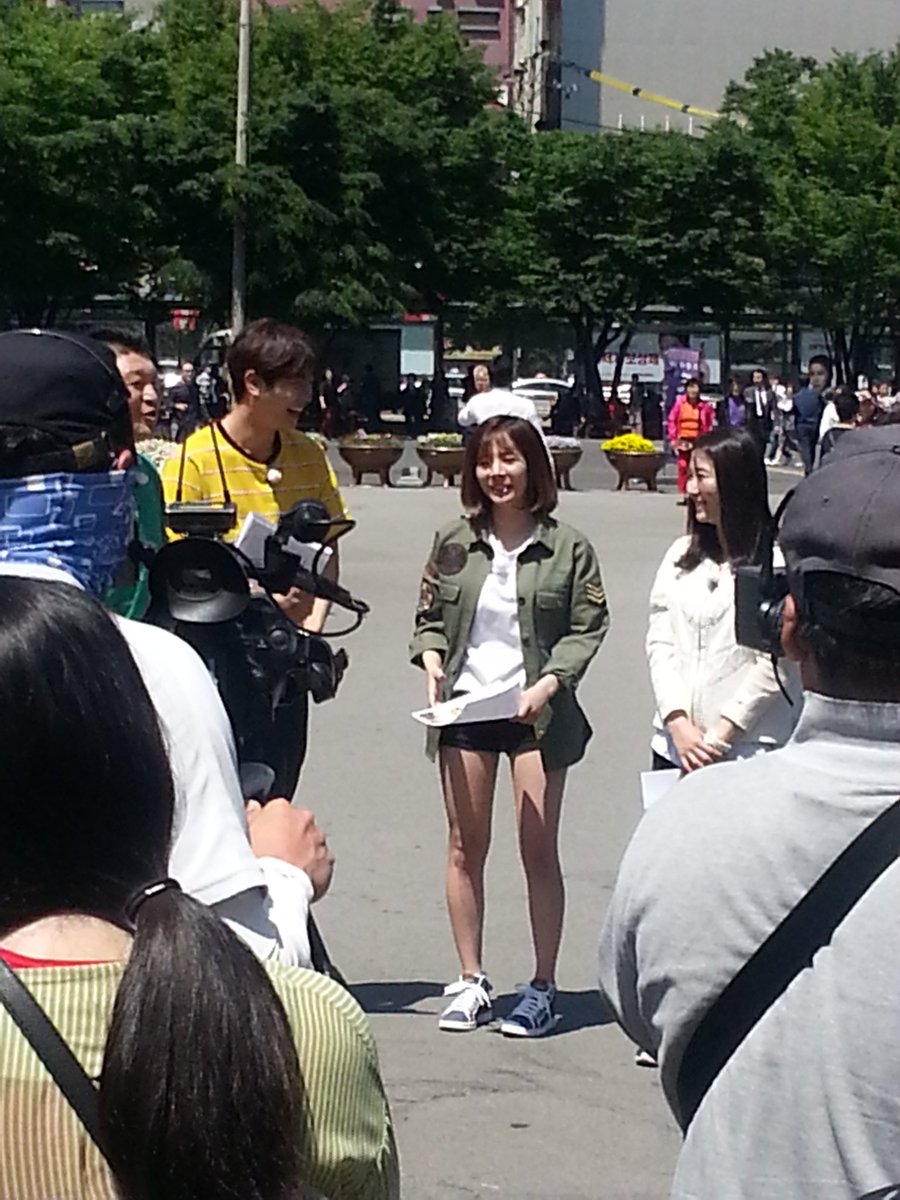 [PIC][16-05-2016]Sunny ghi hình cho chương trình "재래시장 살리자" của kênh JTBC tại Busan vào hôm nay CiogCqIVAAAbZKW