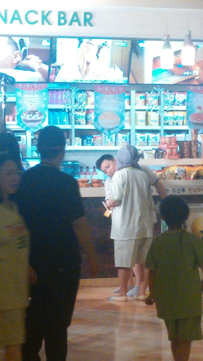 용산 드래곤힐스파에 가면 늘 느끼는 건데, 연예인들이 참 많이 오더군요~ 특히, 4층 휘트니에서 가면 자주 만나게 되는듯...